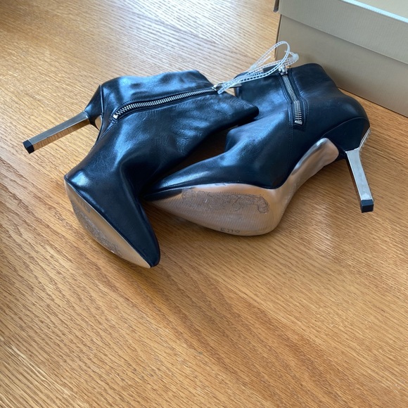 Women’s MICHEAL Micheal Kors Black Leather ankle boots Silver Spike Heels Sz 5.5 - Picture 4 of 10